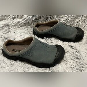 KEEN Keen Blue Leather Women’s Clogs Size 5